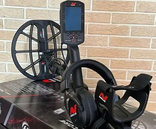 نقطه زن مانتیکور برند ماینلب استرالیا Manticore Minelab Metal Detectors